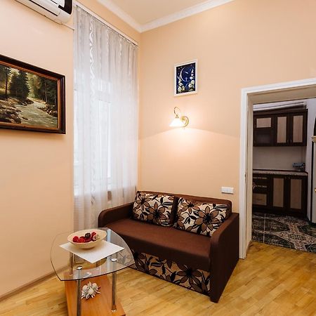 Apartments On Teatralna 26 Львов Экстерьер фото